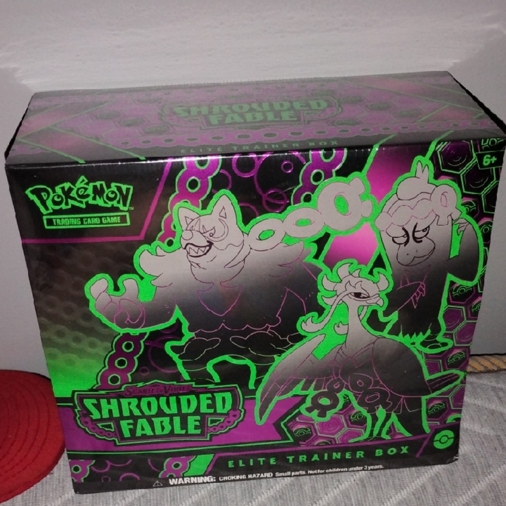 Pokemon Shrouded Fable Elite Trainer Box - Green and Black